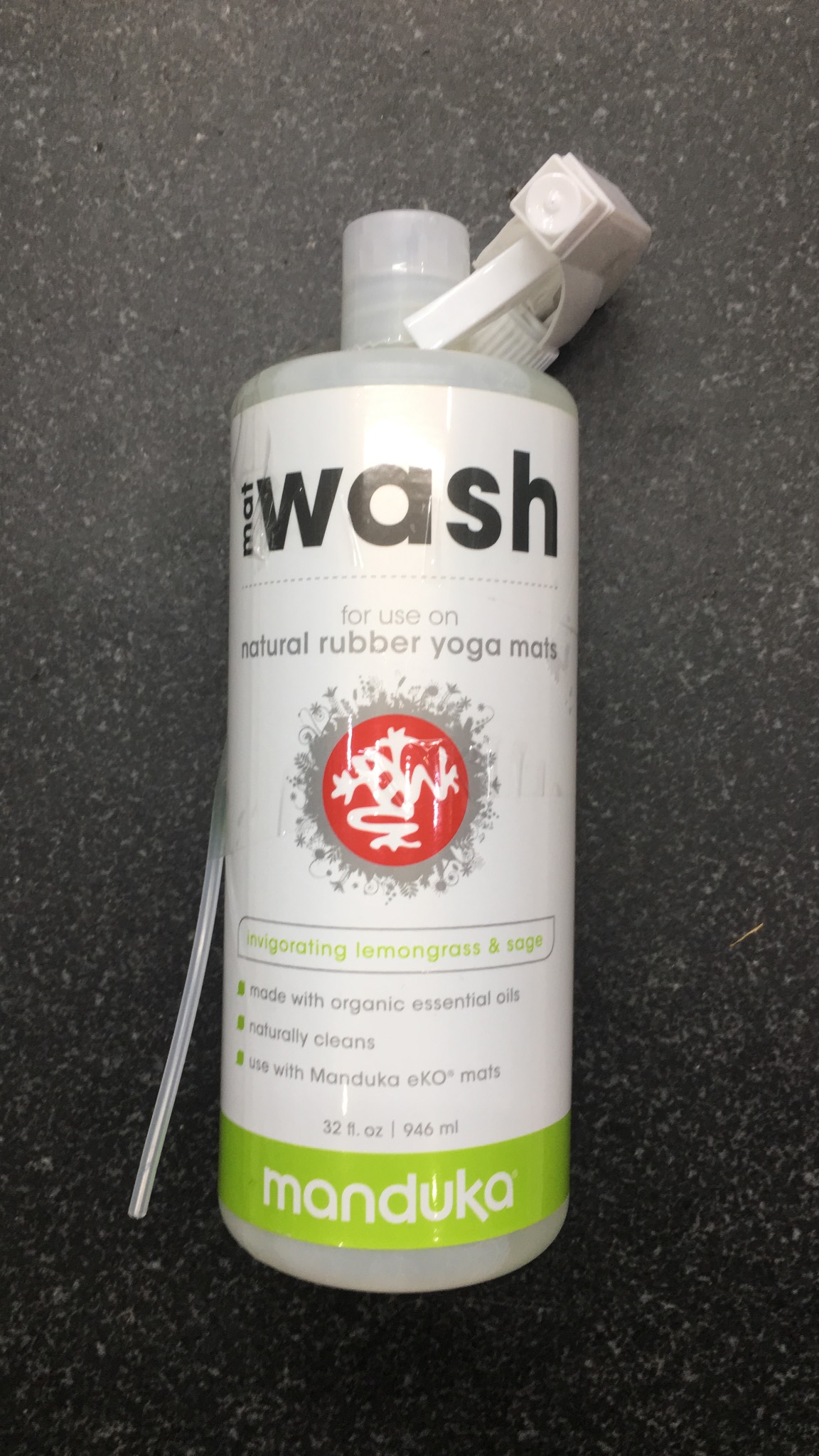 DUNG DỊCH VỆ SINH THẢM MANDUKA - MATWASH 32 OZ (946 ml)